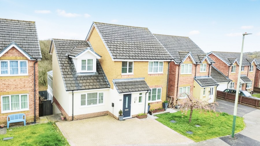 Images for Valley Meadow Close, Newbridge